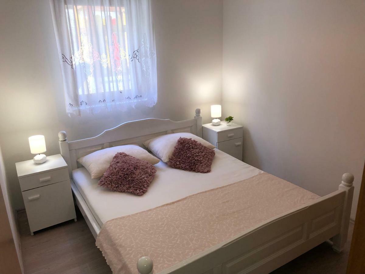 Apartments Vrdoljak Pag Town Kültér fotó